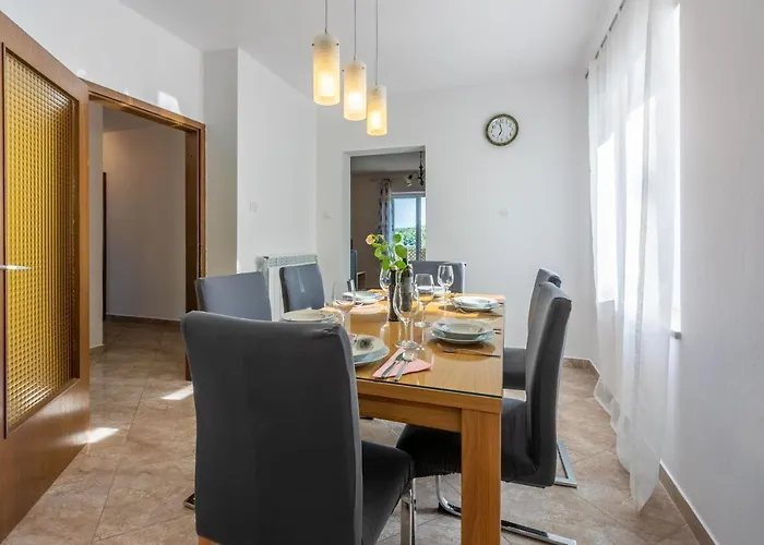 بيت للعطل House Vicky موتشينيسي